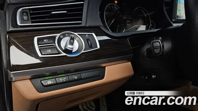 BMW 7-Series F01, 2013 — фото 19