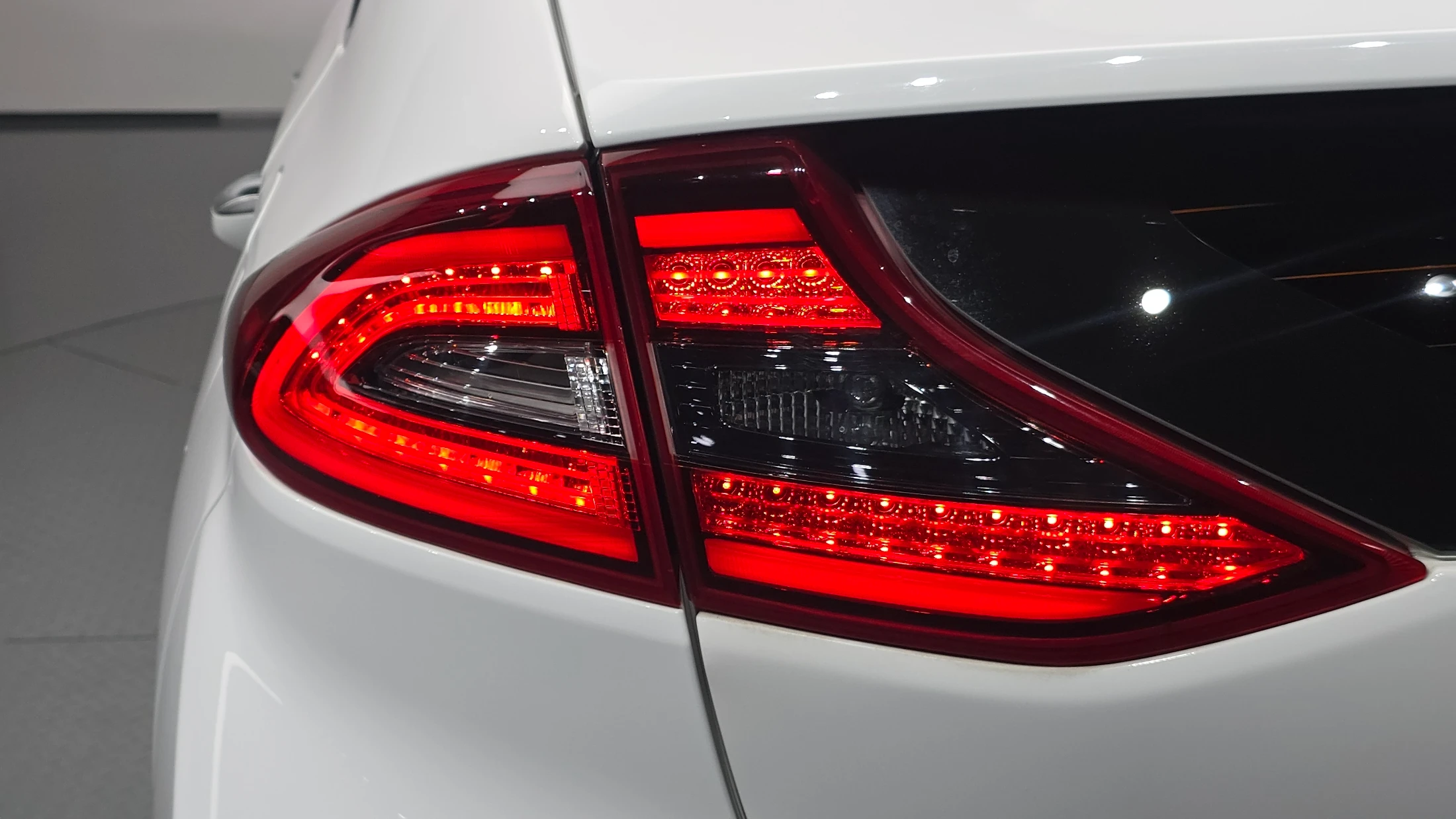 Hyundai Ioniq Ionic Hybrid, 2016 — фото 24
