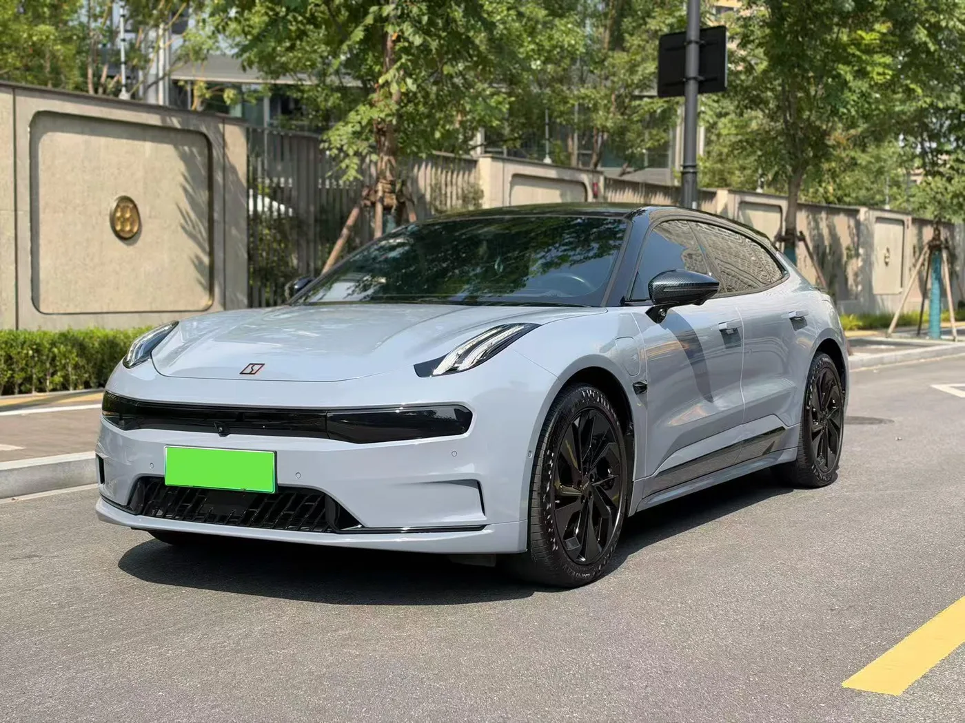 ZEEKR 001