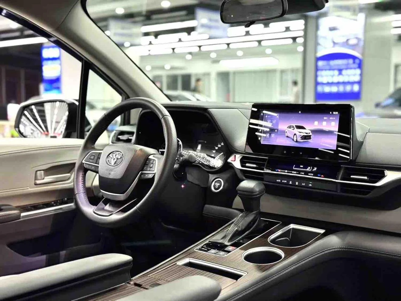 Toyota Senna, 2026 — фото 13