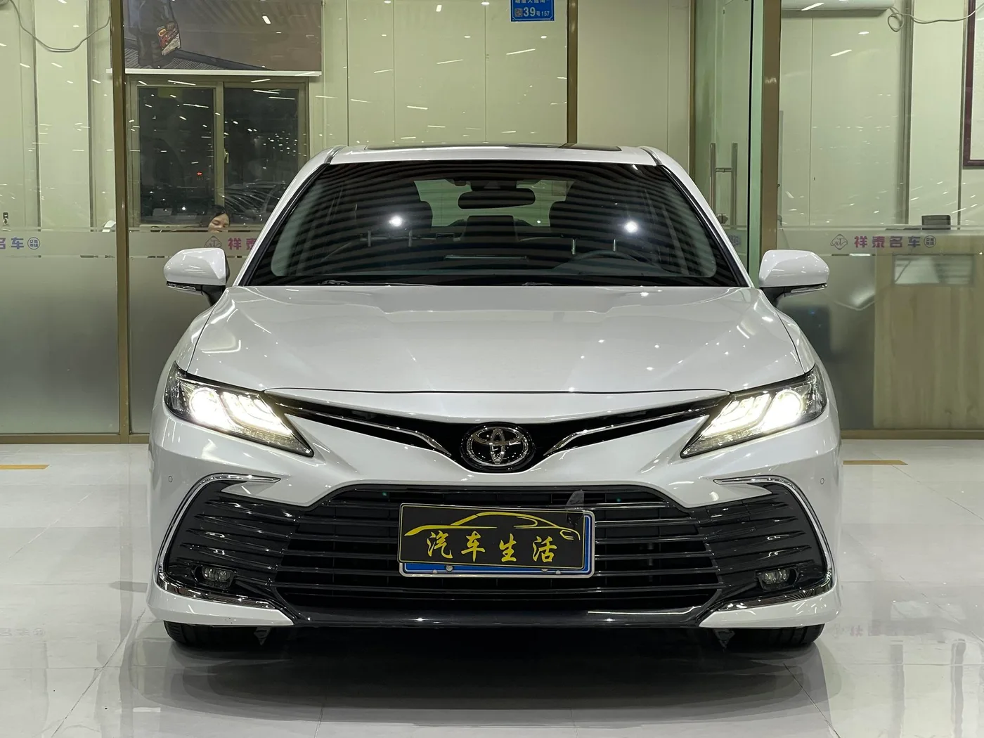 Toyota Camry, 2023 — фото 2