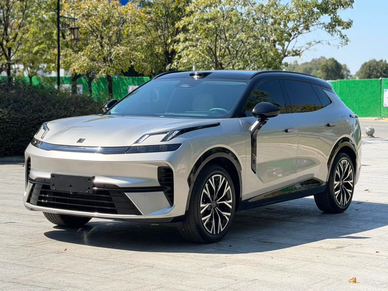 Lynk & Co 08 EM-P