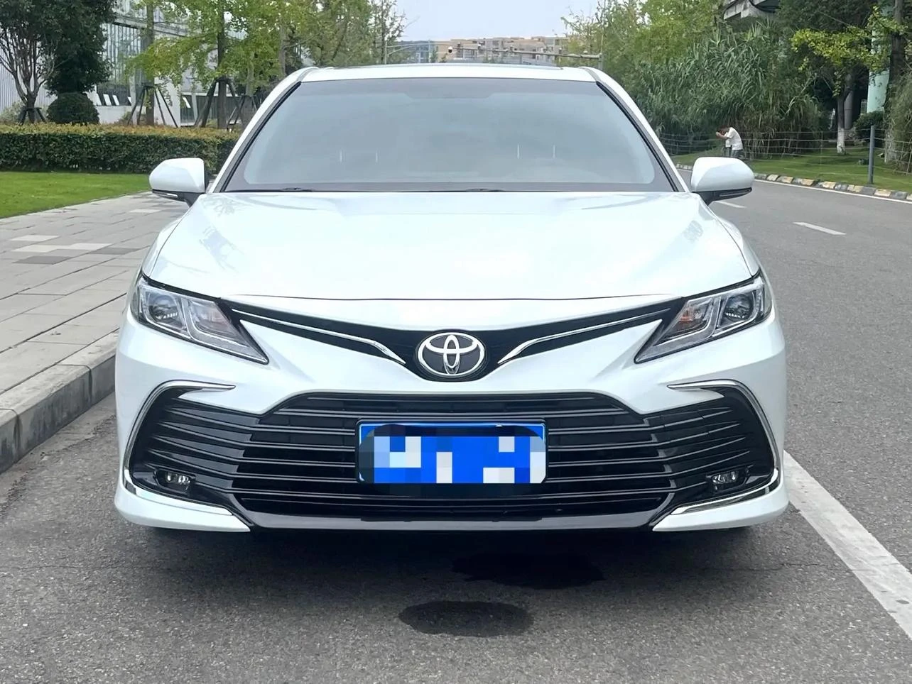 Toyota Camry, 2023 — фото 2