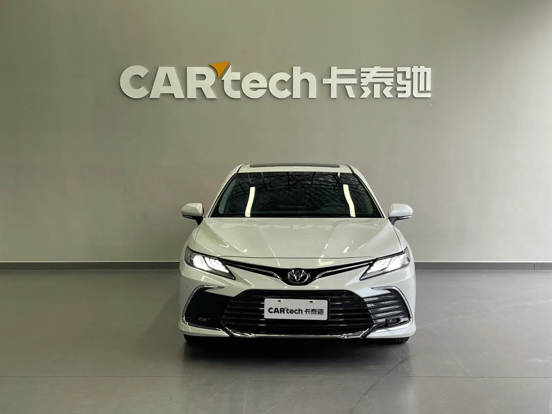 Toyota Camry, 2023 — фото 2