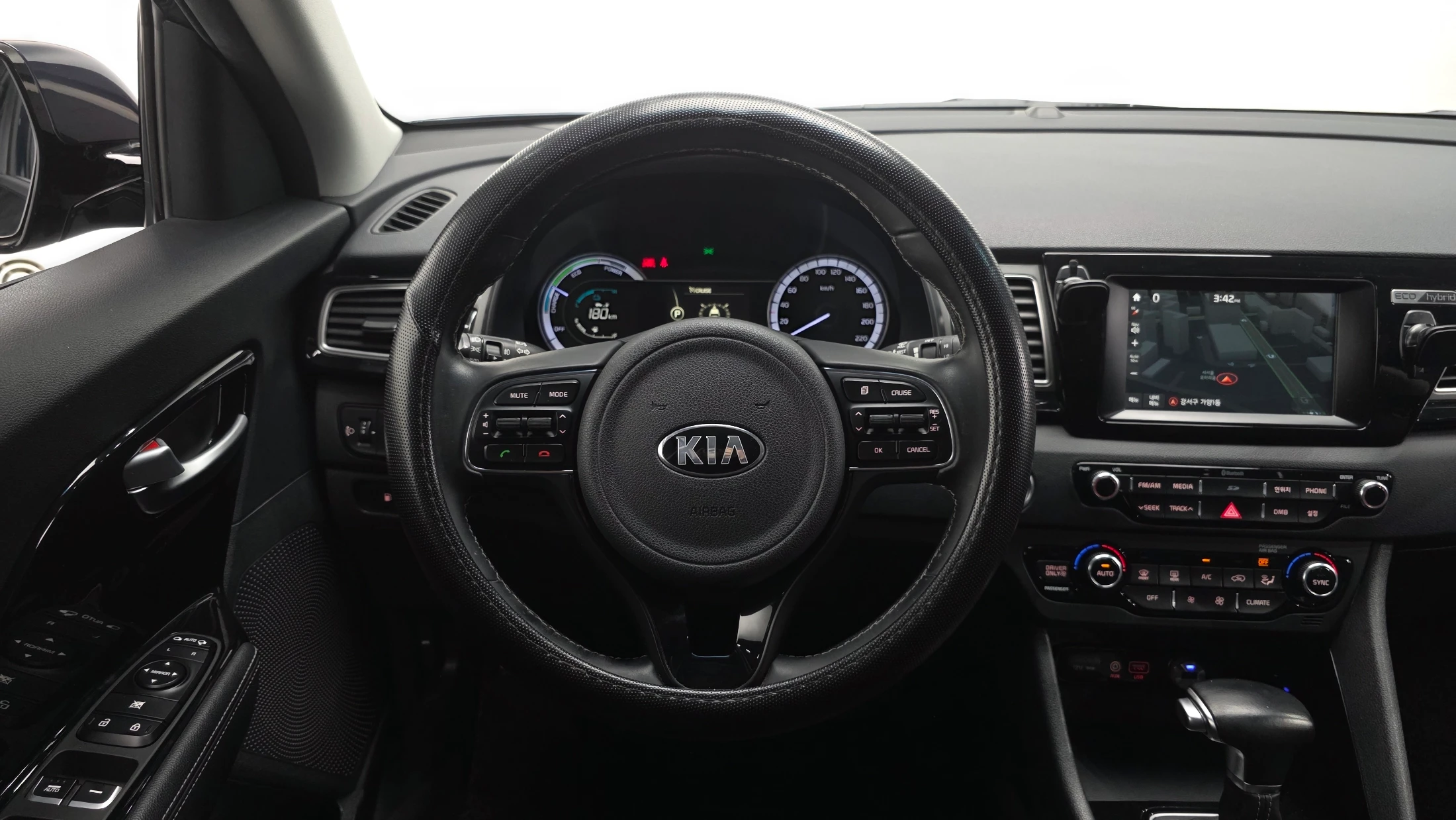 Kia Niro, 2016 — фото 14
