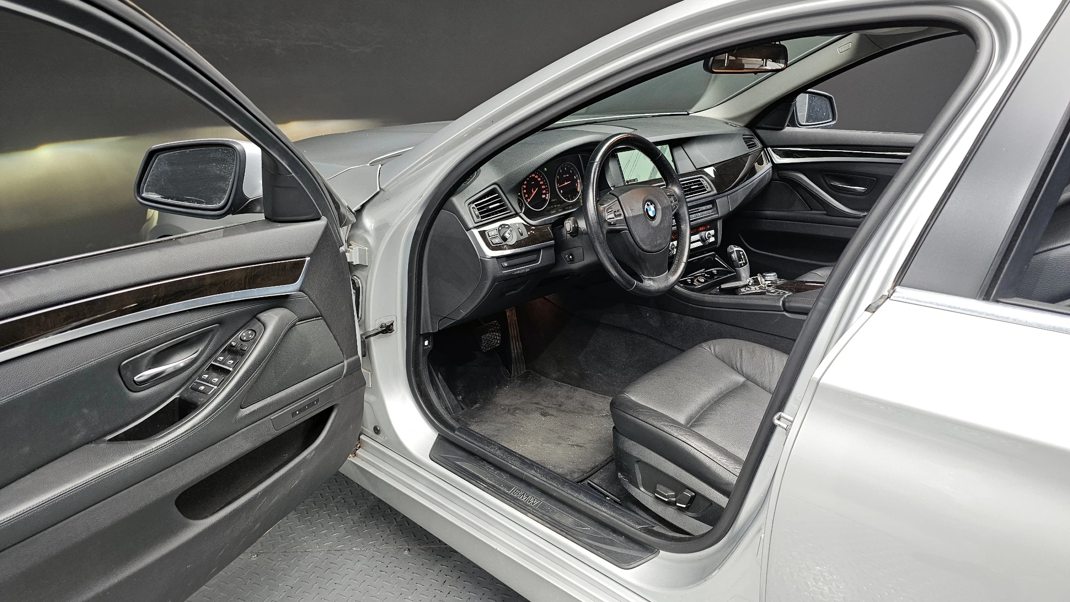 BMW 5-Series F10, 2011 — фото 10