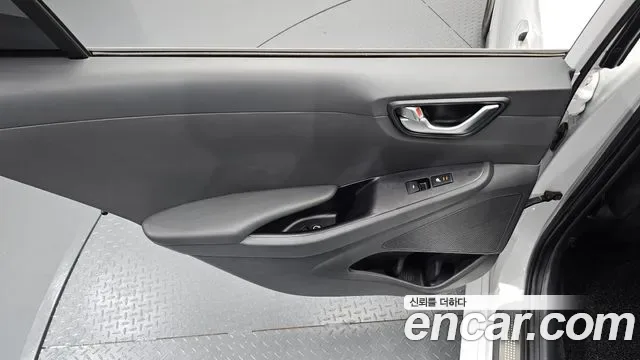 Hyundai Ioniq Ionic Hybrid, 2016 — фото 25