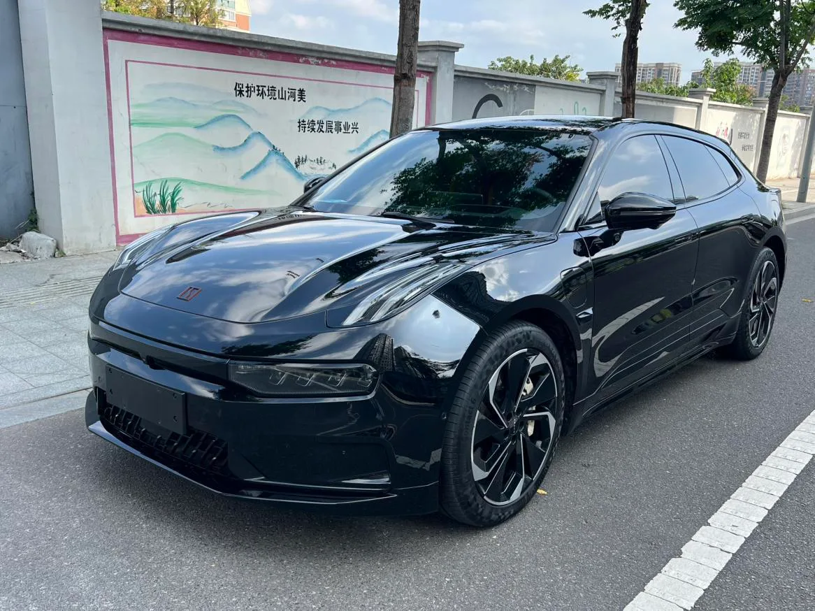 ZEEKR 001