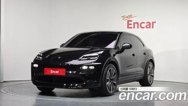 Porsche Macan EV