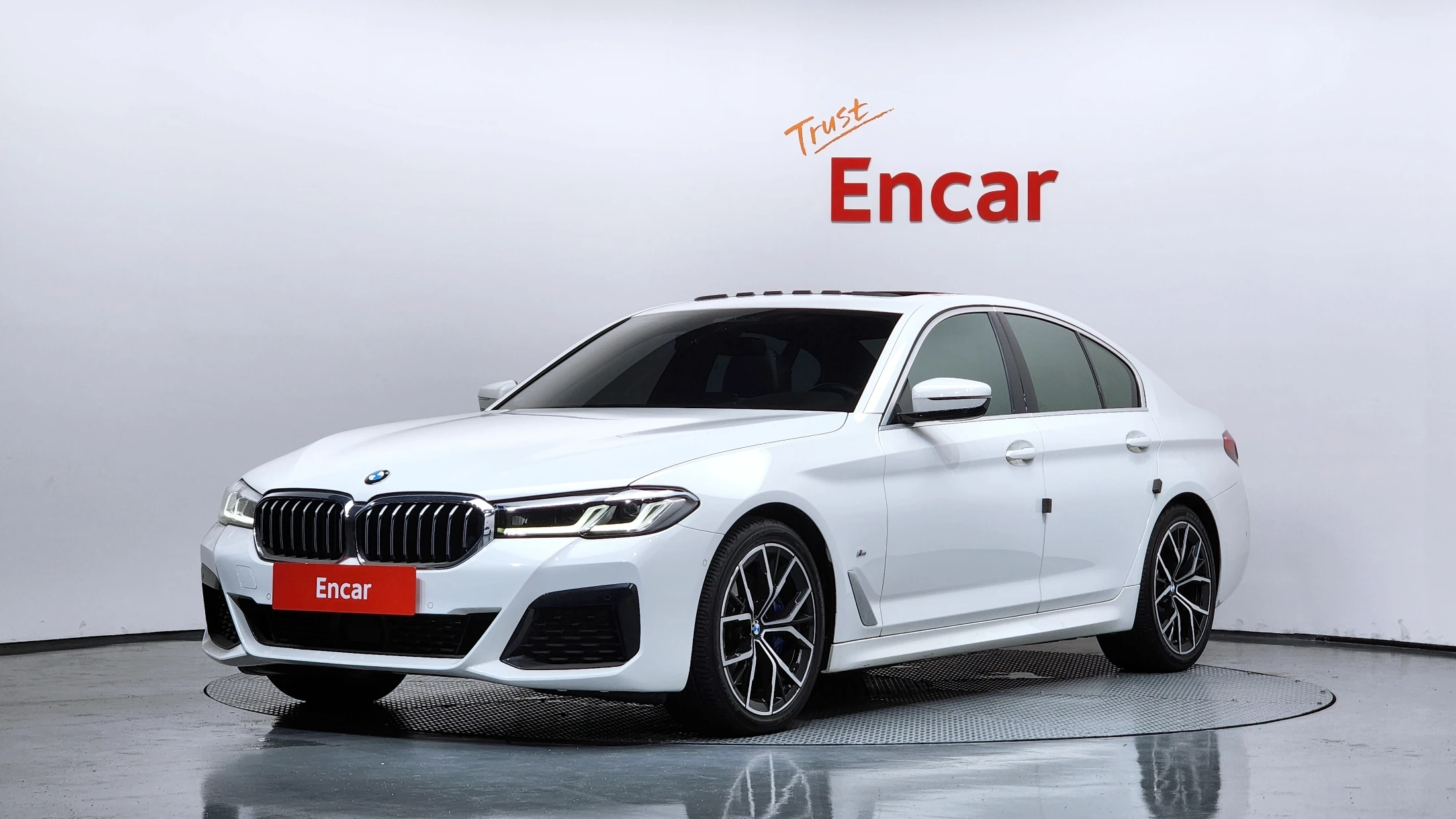 BMW 5-Series G30, 2022 — внешний вид автомобиля