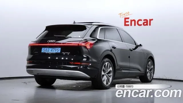 Audi E-Tron, 2020 — фото 2