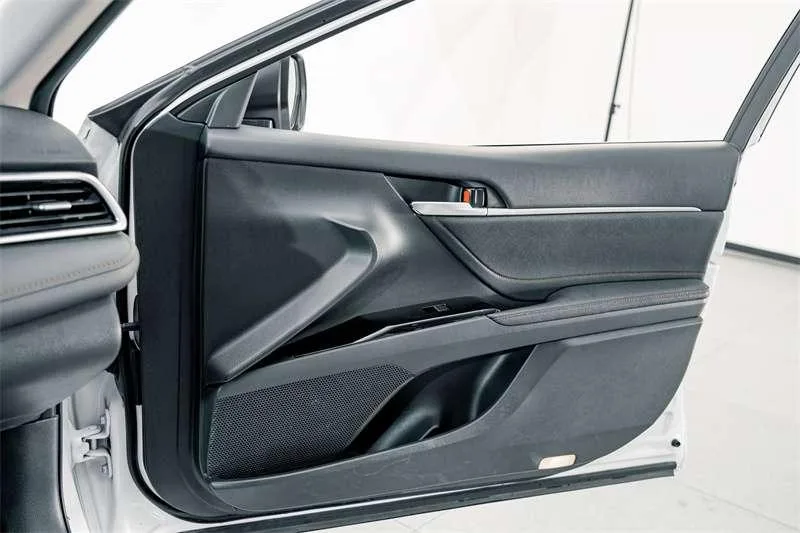 Toyota Camry, 2023 — фото 13