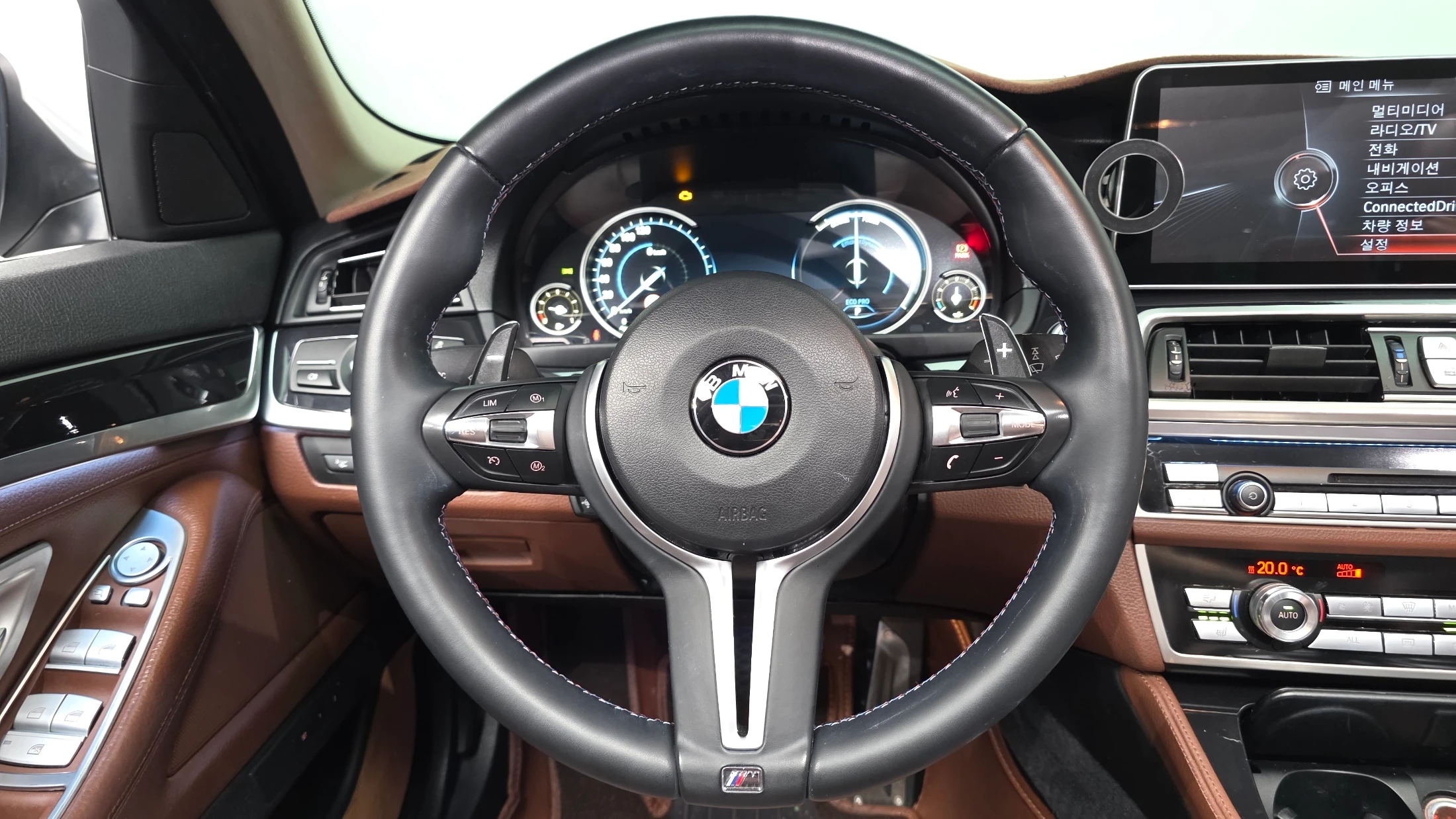 BMW 5-Series F10, 2014 — фото 13