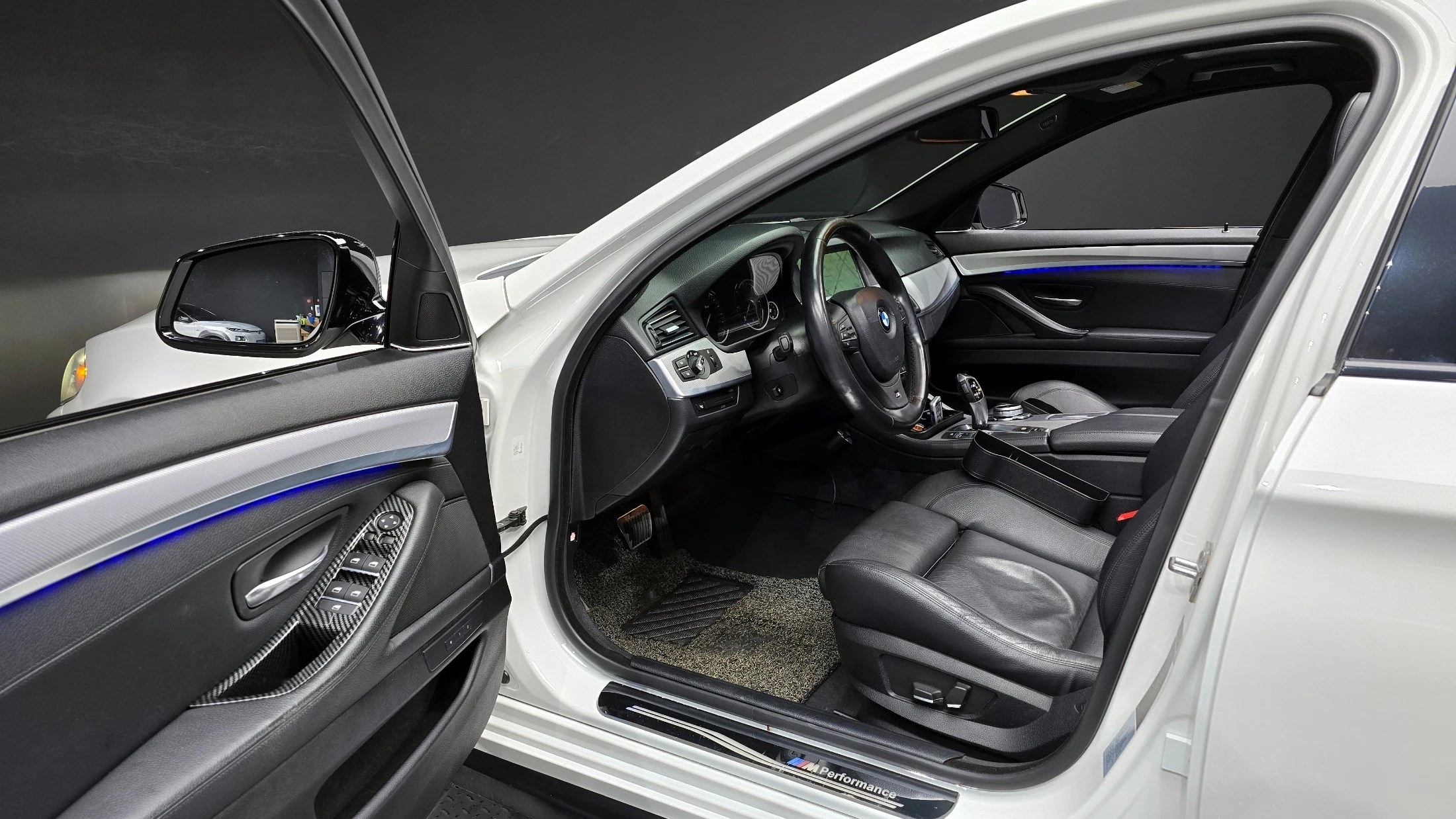 BMW 5-Series F10, 2013 — фото 11