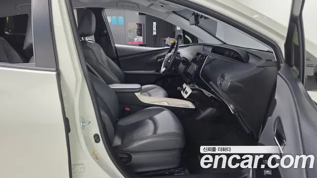 Toyota Prius, 2016 — фото 11