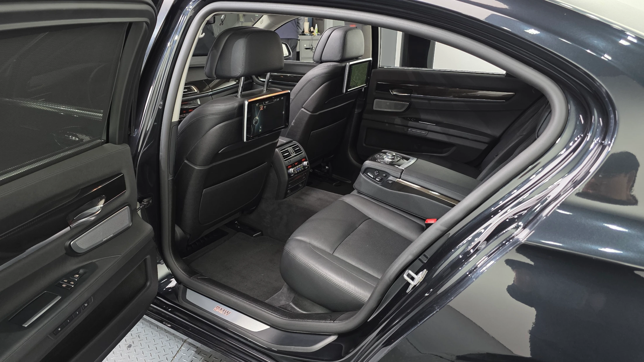 BMW 7-Series F01, 2013 — фото 11
