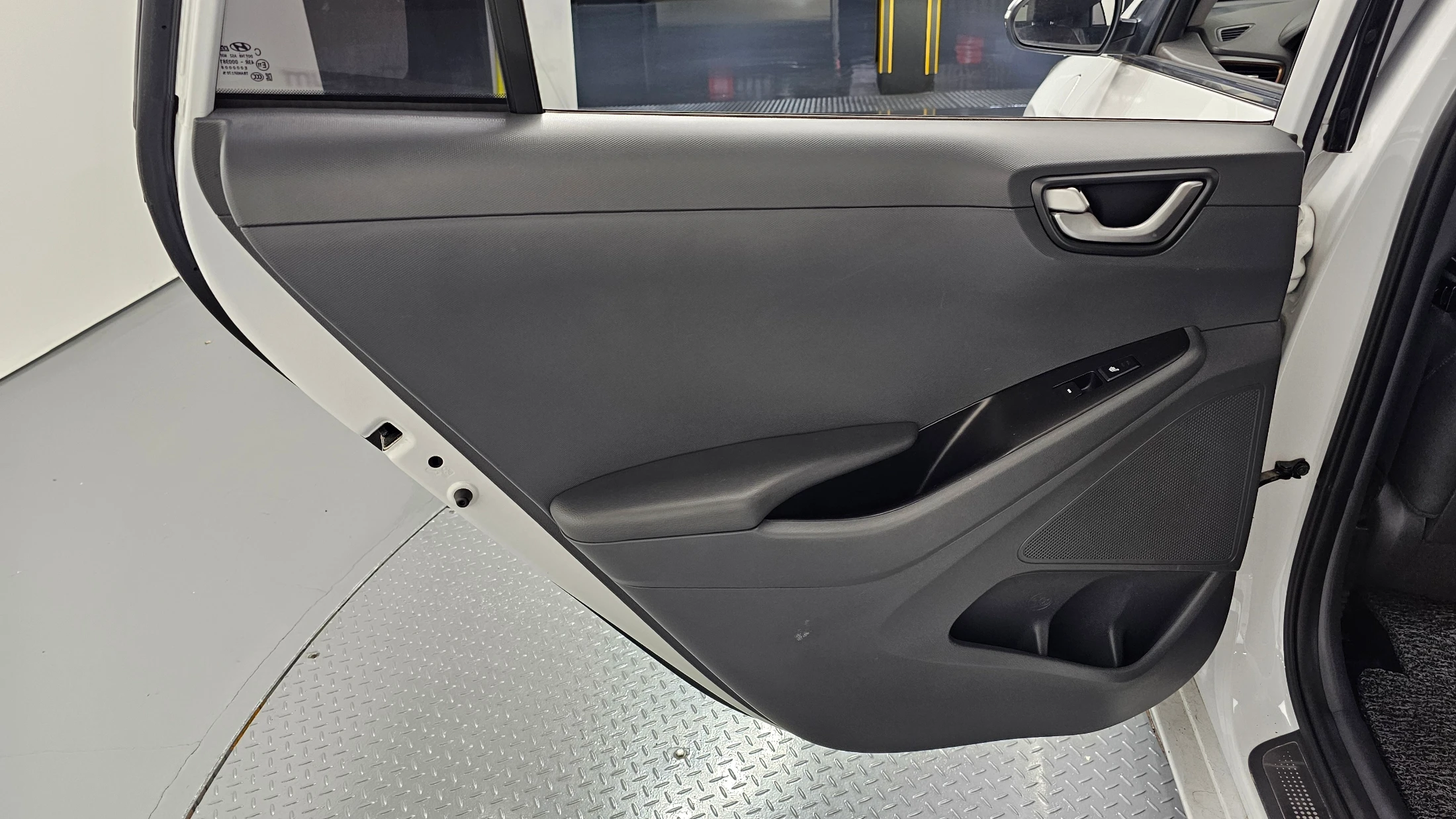 Hyundai Ioniq Ionic Electric, 2016 — фото 26