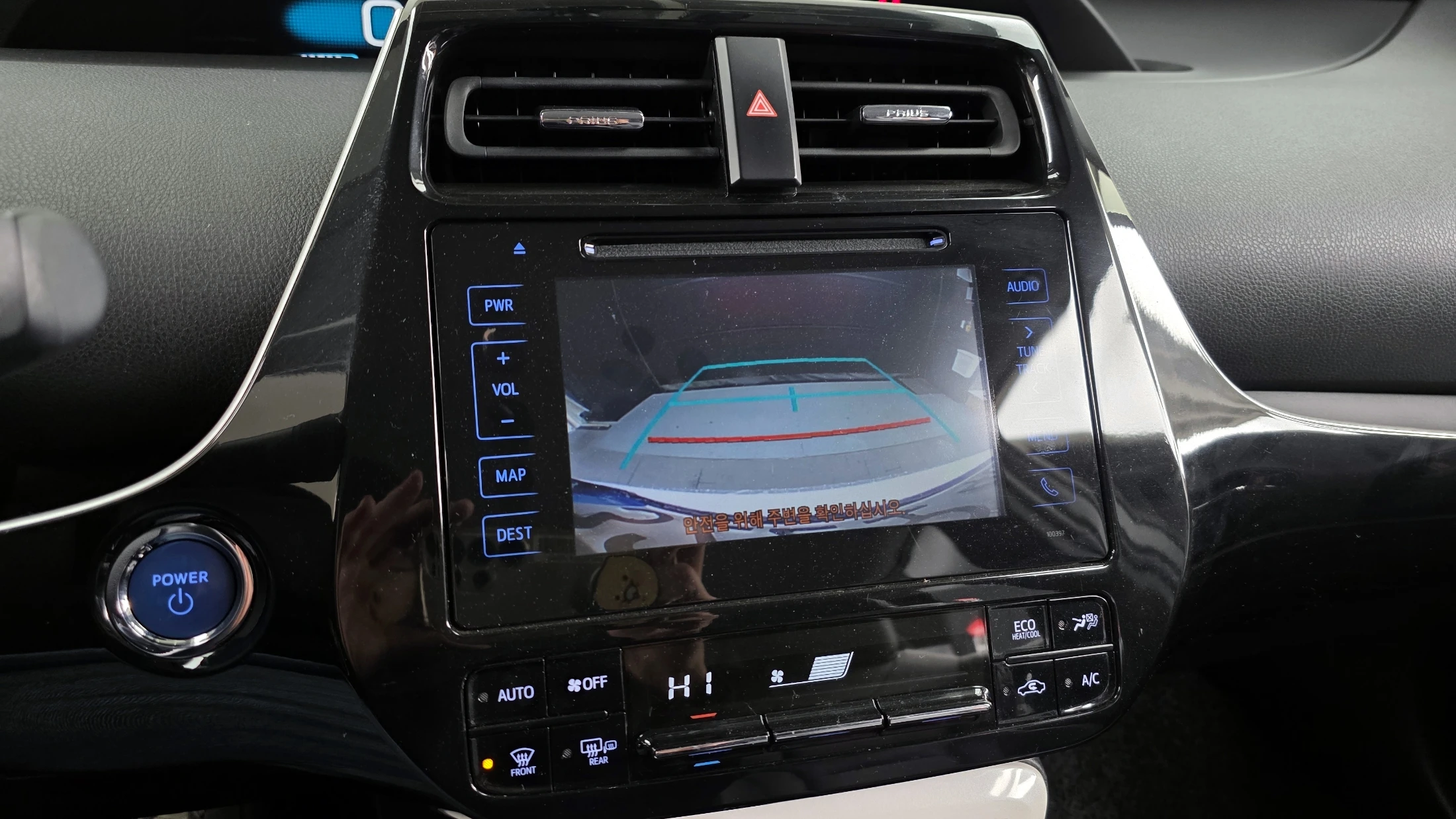 Toyota Prius Prime, 2018 — фото 15