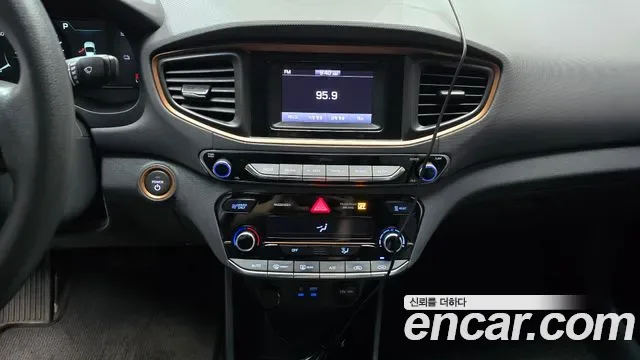 Hyundai Ioniq Ionic Electric, 2017 — фото 14