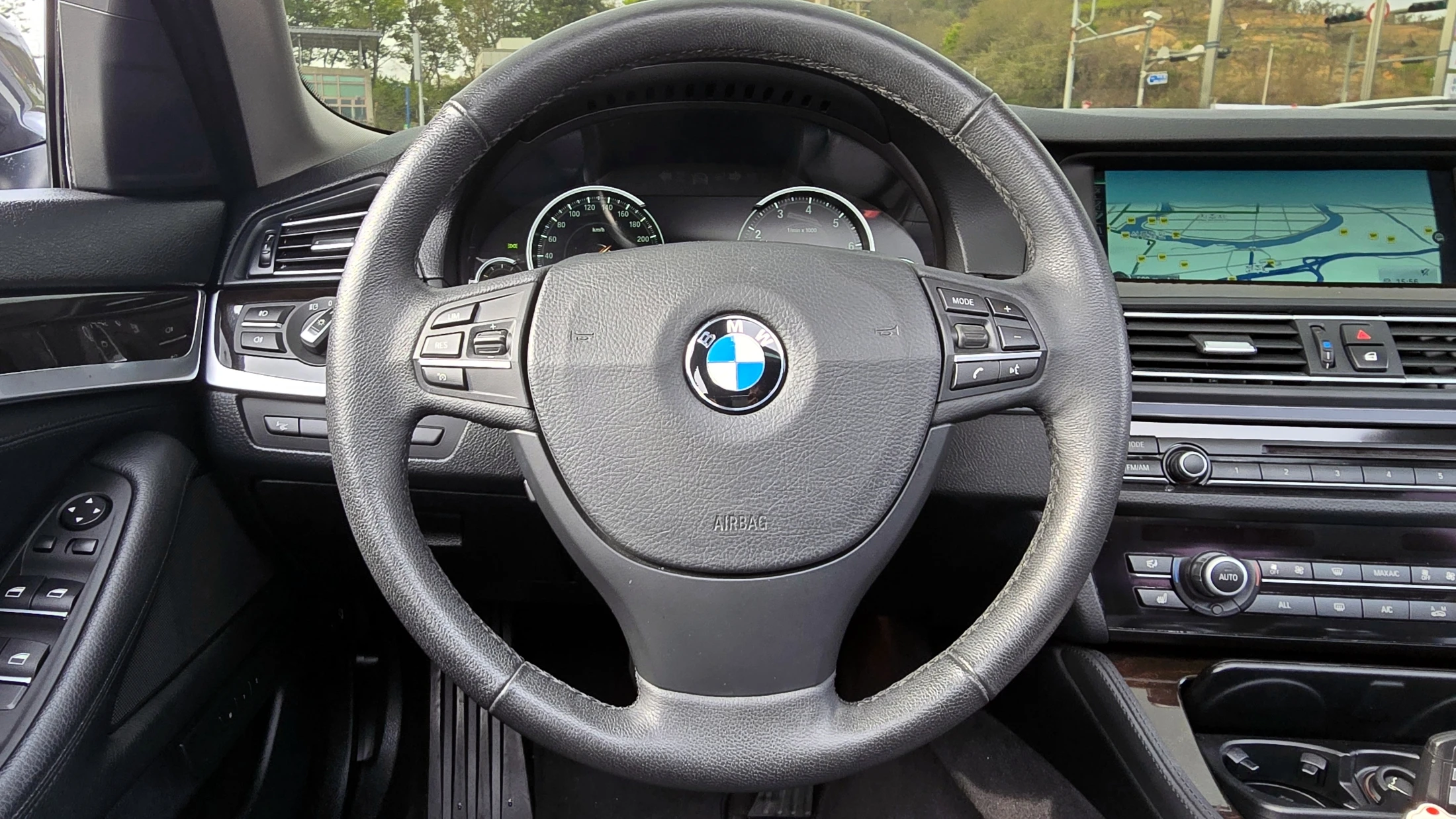 BMW 5-Series F10, 2013 — фото 13