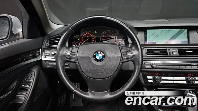 BMW 5-Series F10, 2011 — фото 13