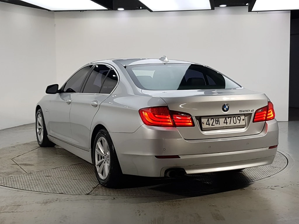 BMW 5-Series F10, 2011 — фото 3