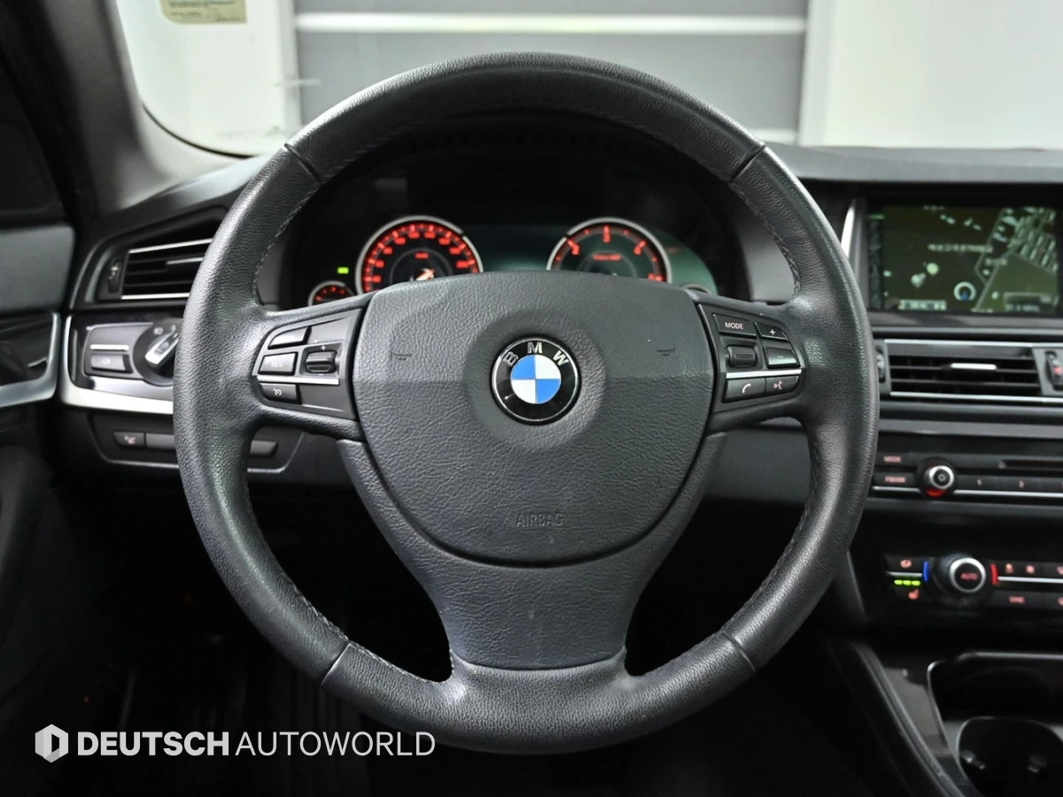 BMW 5-Series F10, 2014 — фото 13
