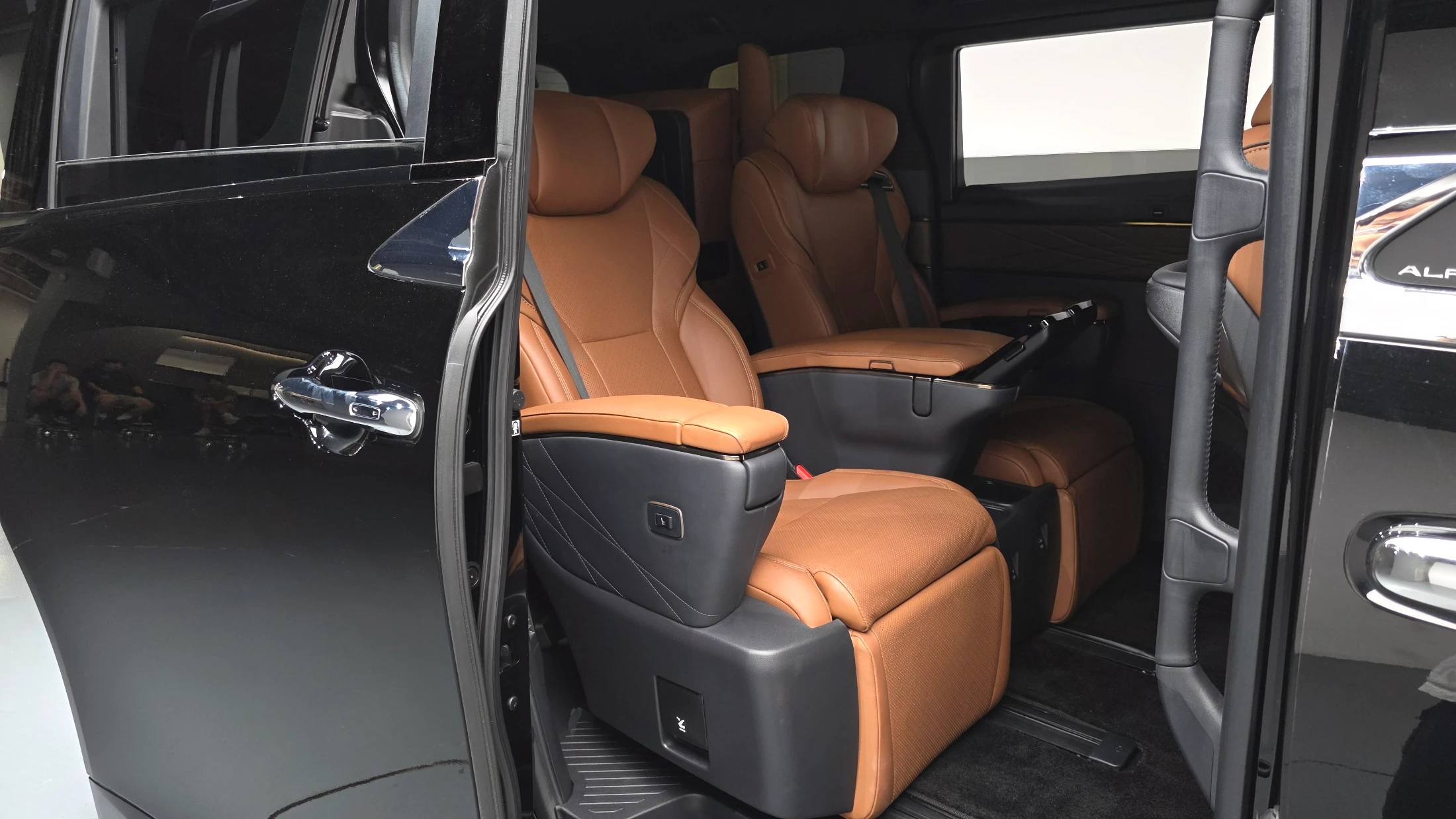 Toyota Alphard Alpad, 2025 — фото 11