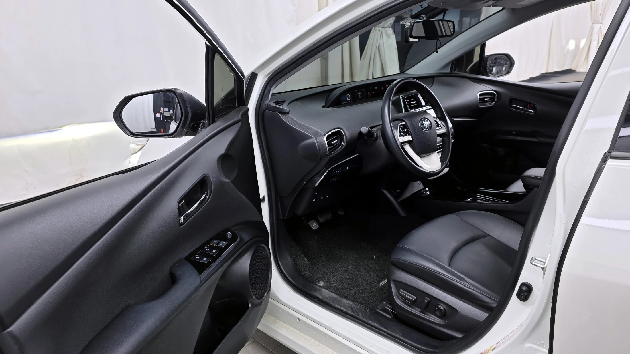 Toyota Prius Prime, 2018 — фото 10