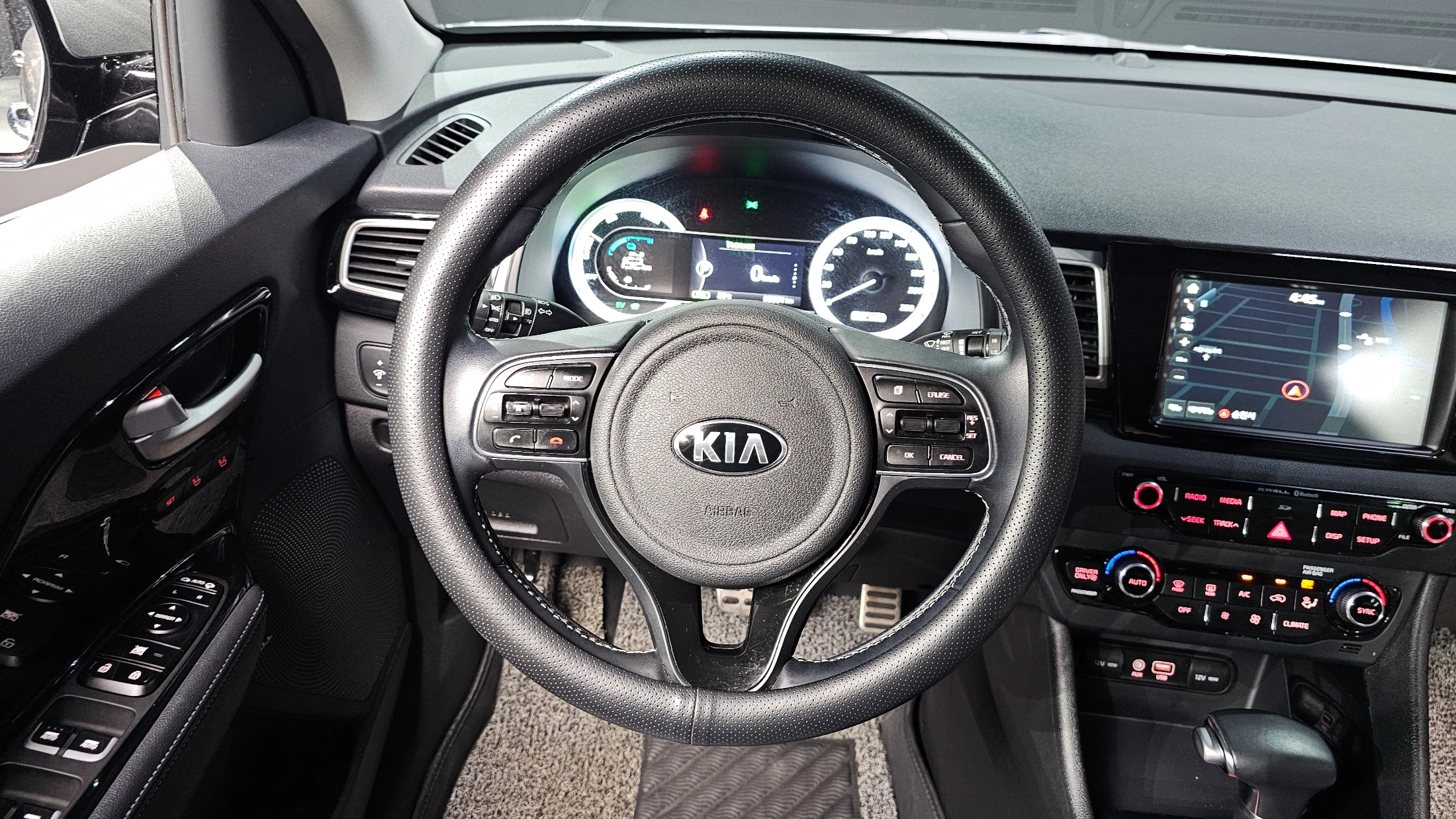 Kia Niro, 2017 — фото 15