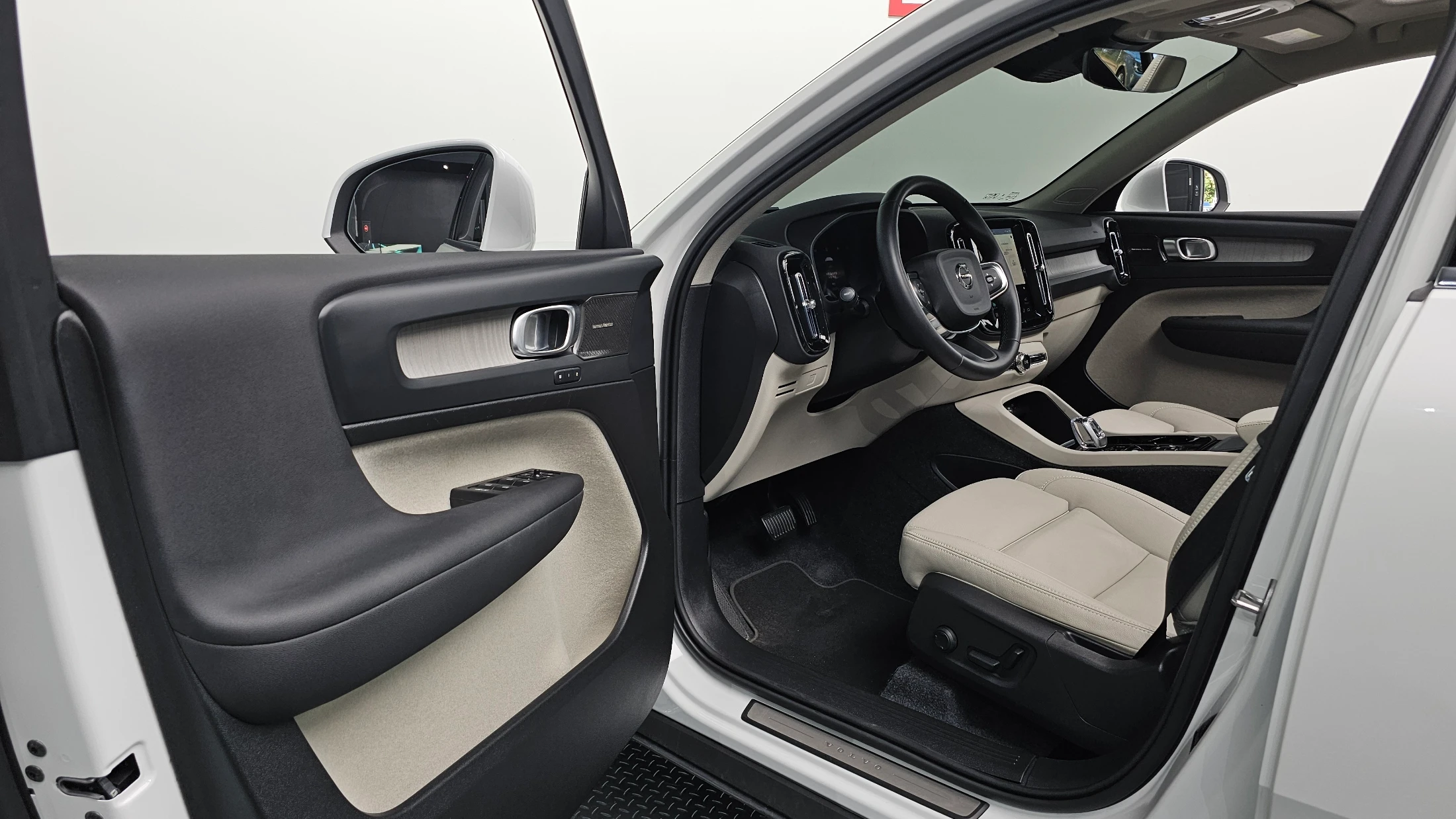 Volvo Xc40, 2025 — фото 10