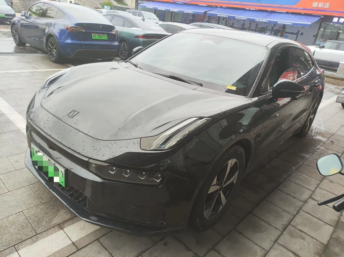 ZEEKR 001