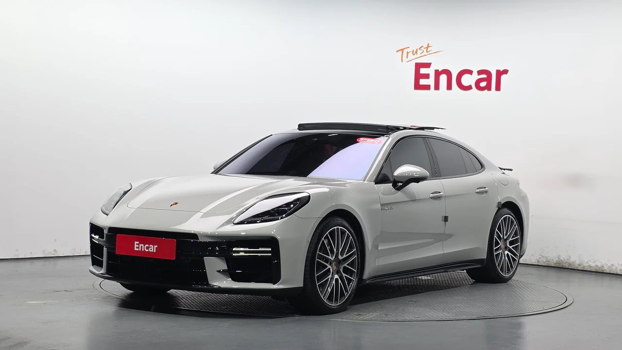 Porsche Panamera 976