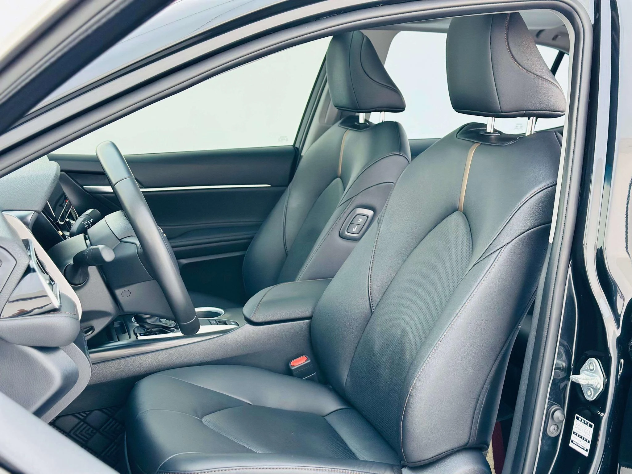 Toyota Camry, 2023 — фото 20