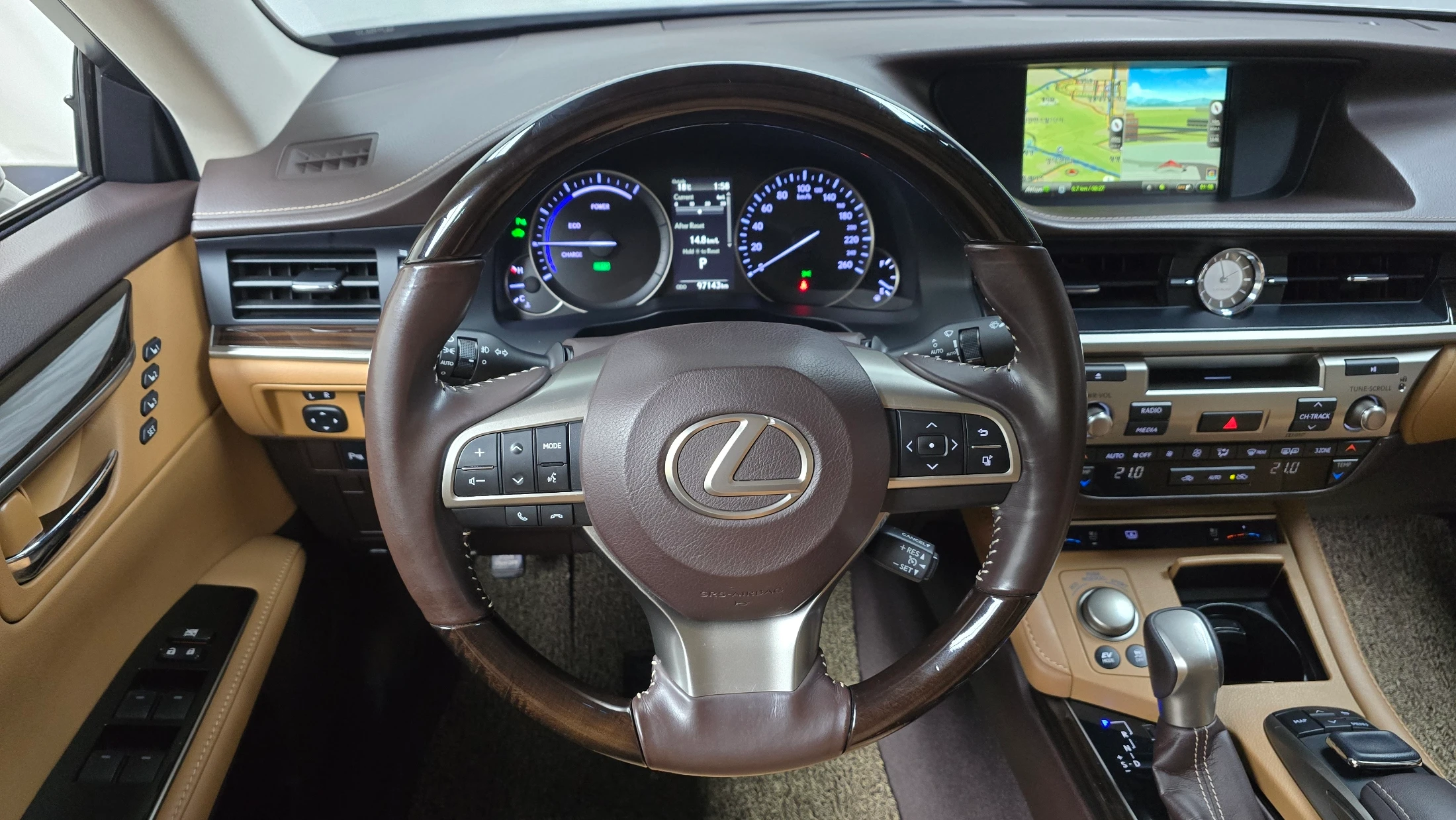 Lexus Es ES300h, 2017 — фото 12
