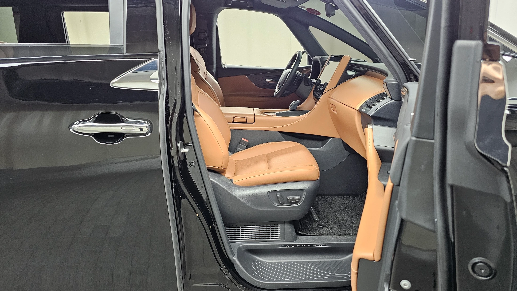 Toyota Alphard Alpad, 2025 — фото 11