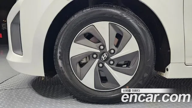 Hyundai Ioniq Ionic Hybrid, 2016 — фото 5