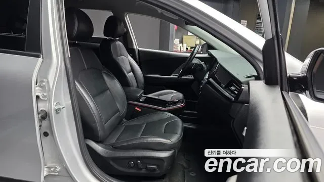 Kia Niro Plus, 2022 — фото 11