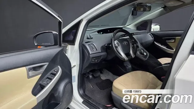 Toyota Prius, 2014 — фото 10