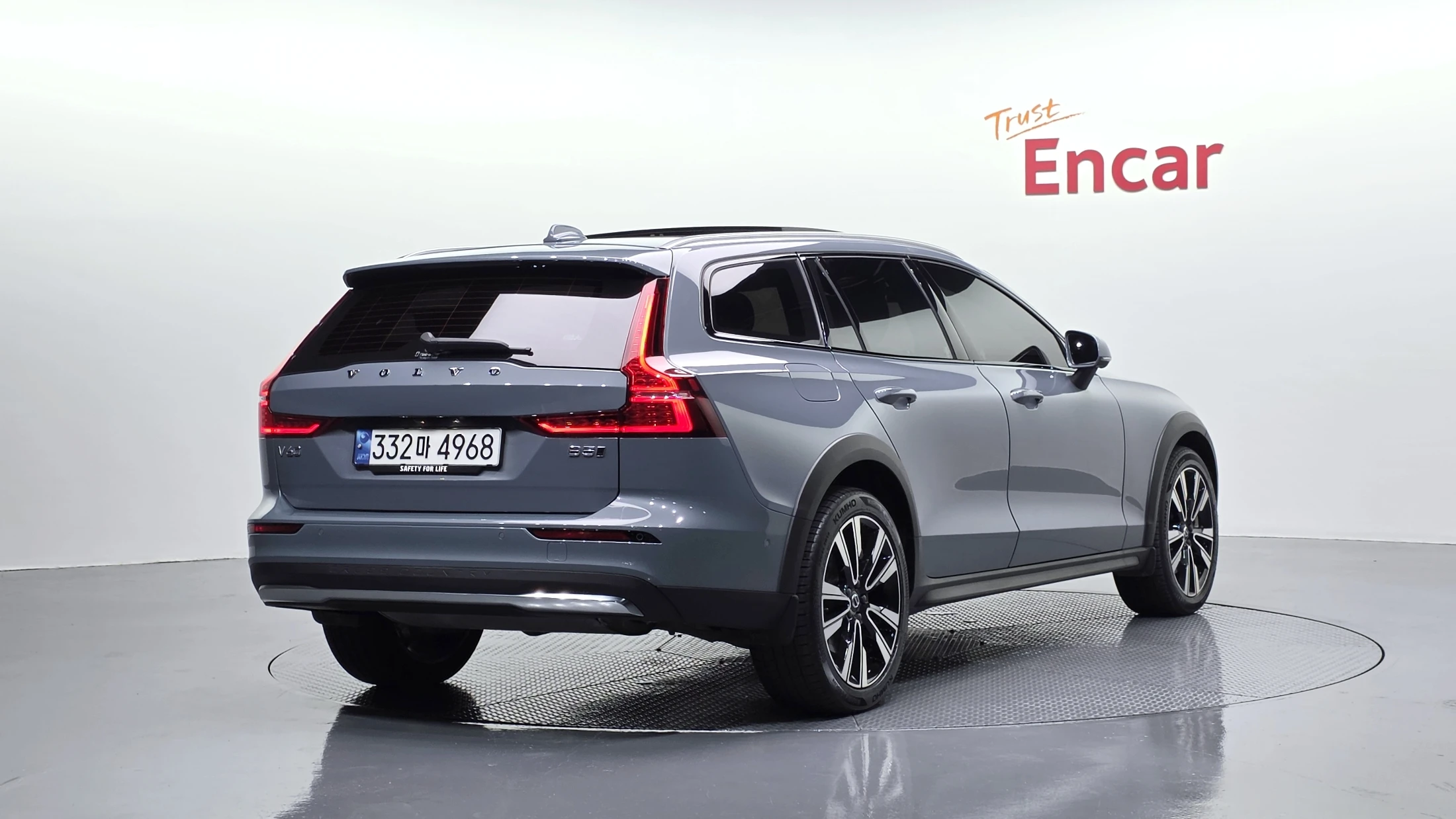 Volvo V60 cross -country, 2022 — фото 2