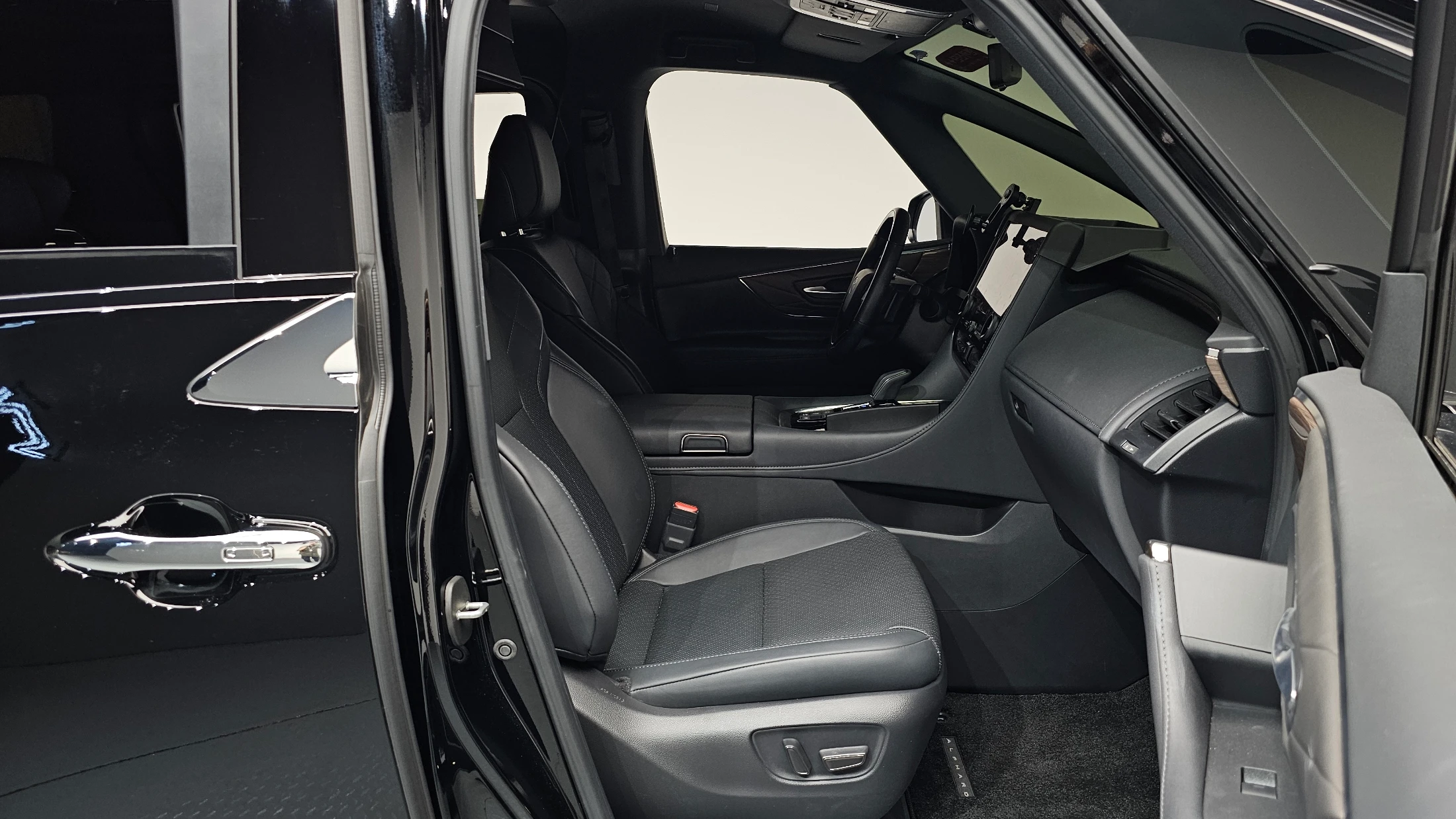 Toyota Alphard Alpad, 2025 — фото 27