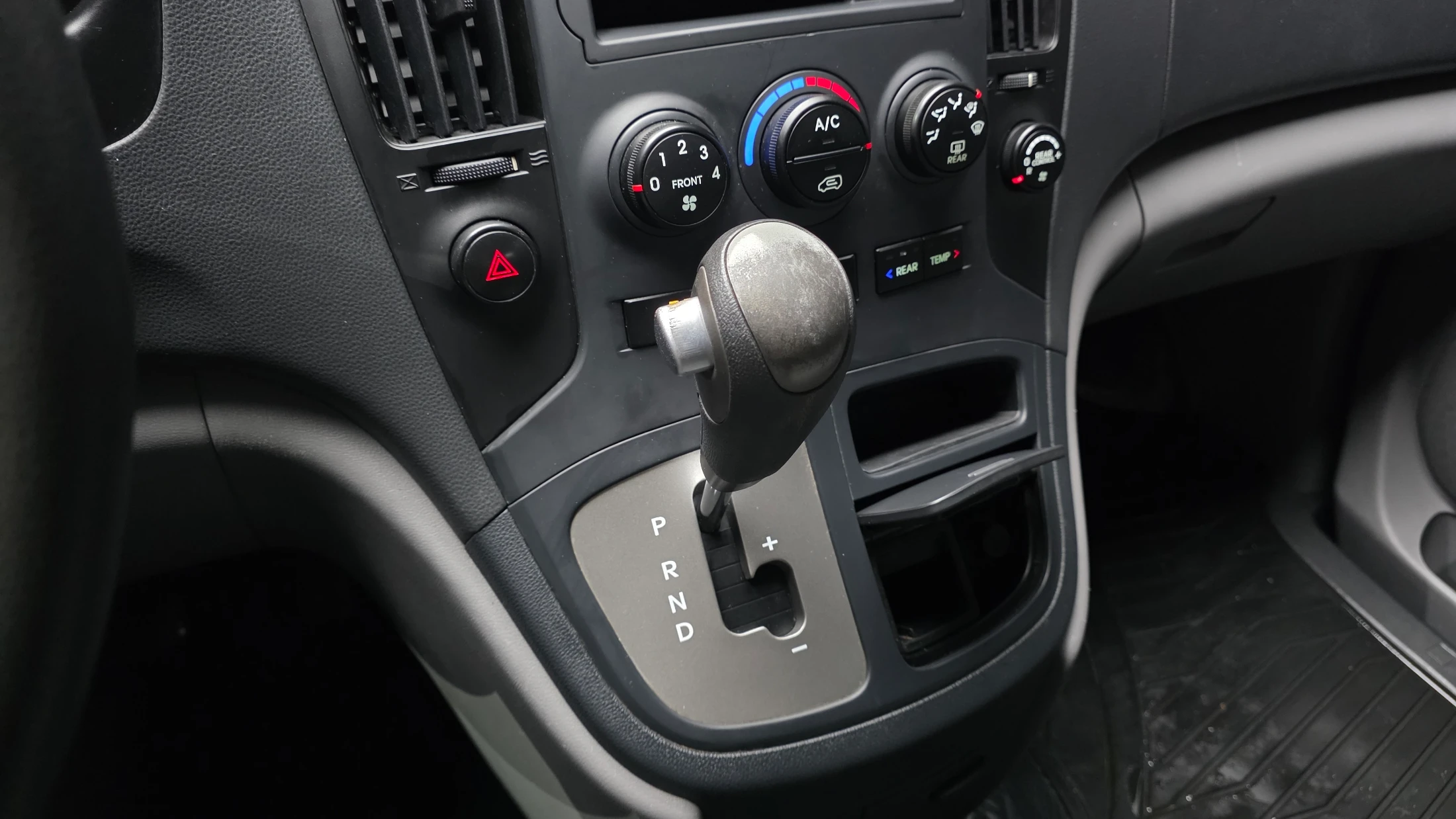 Hyundai Starex Grand Starex, 2013 — фото 9