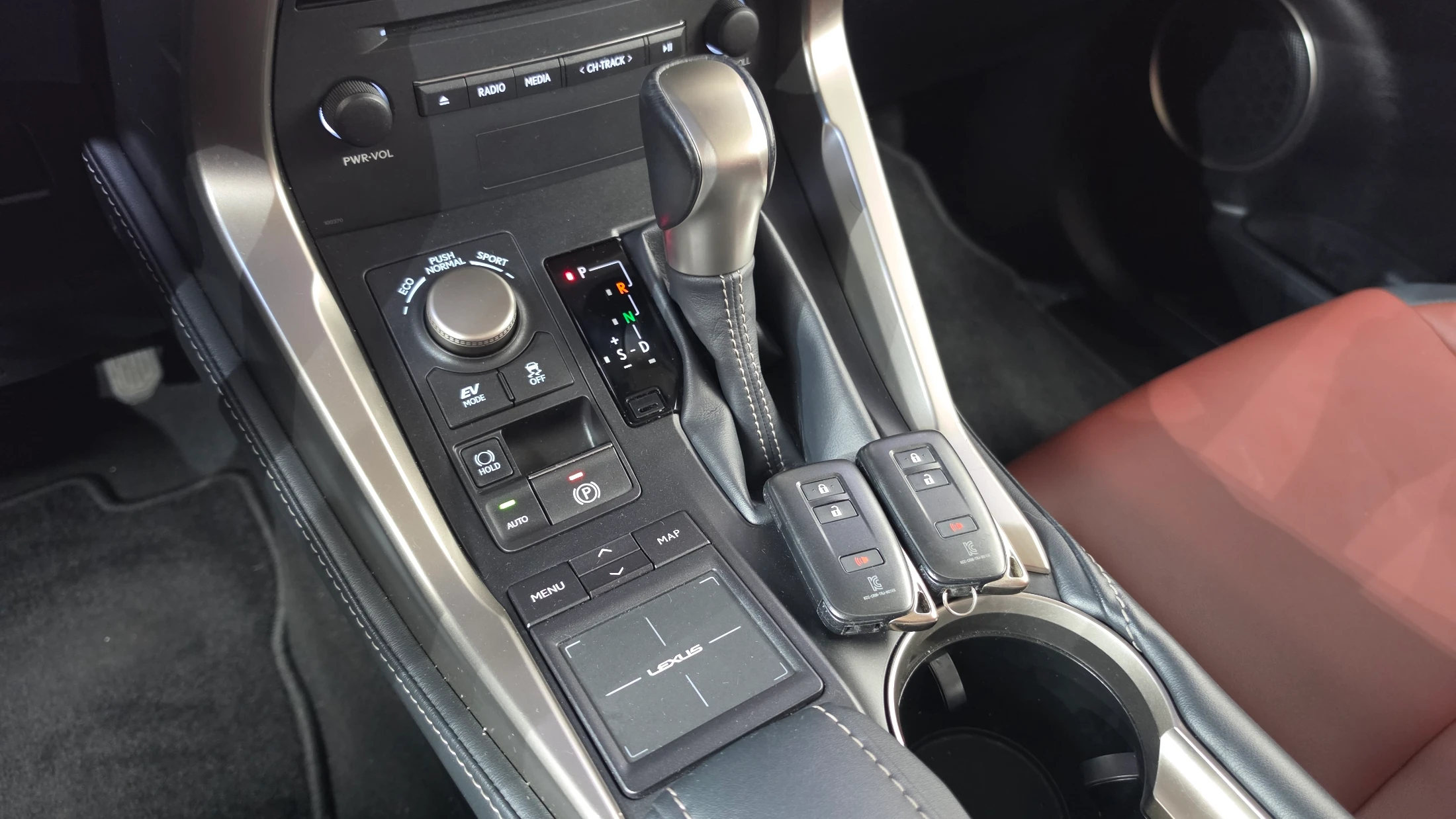 Lexus Nx NX300h, 2016 — фото 9