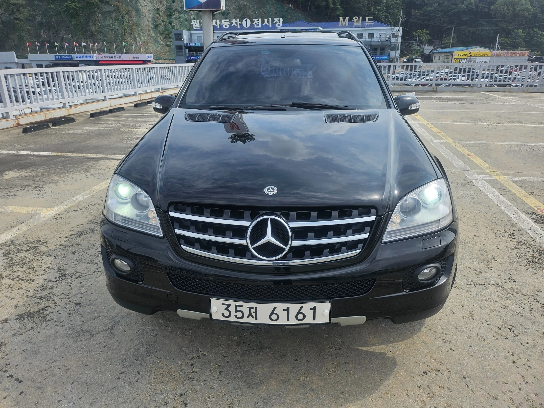 Mercedes-Benz M-Class W164