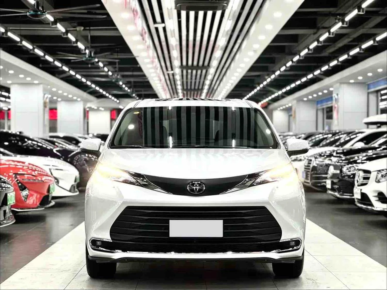 Toyota Senna, 2026 — фото 2