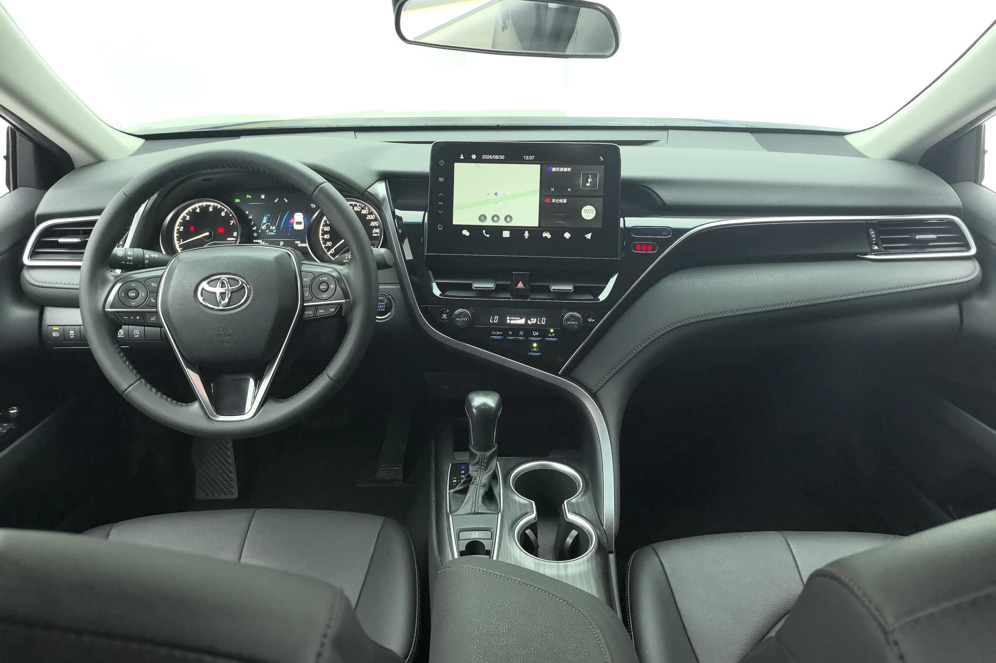 Toyota Camry, 2023 — фото 14