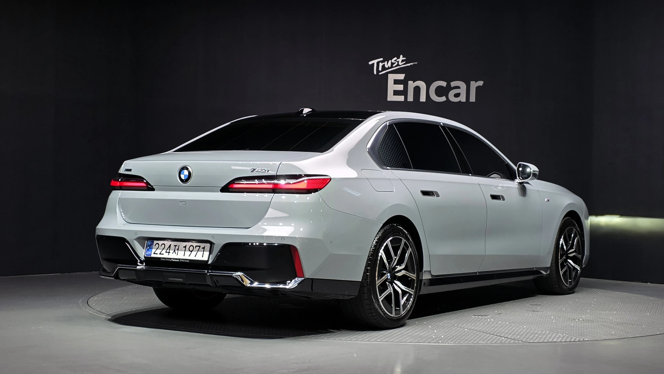 BMW 7-Series G70, 2025 — фото 2