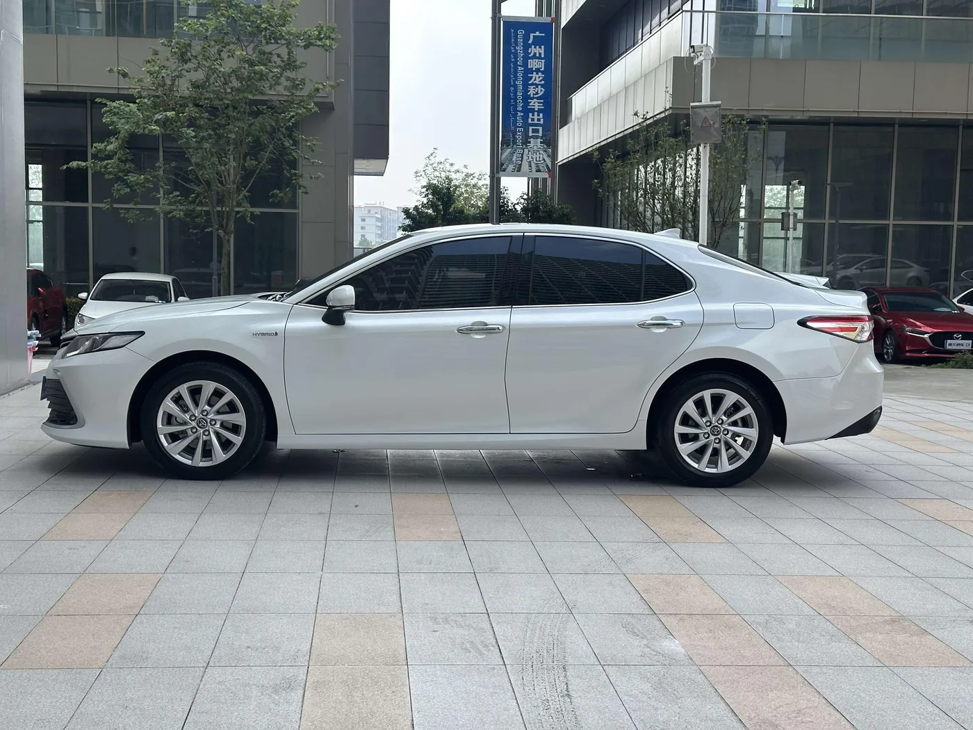 Toyota Camry, 2023 — фото 4