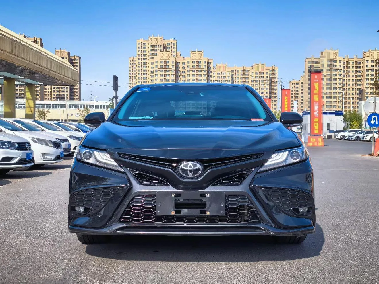 Toyota Camry, 2023 — фото 2