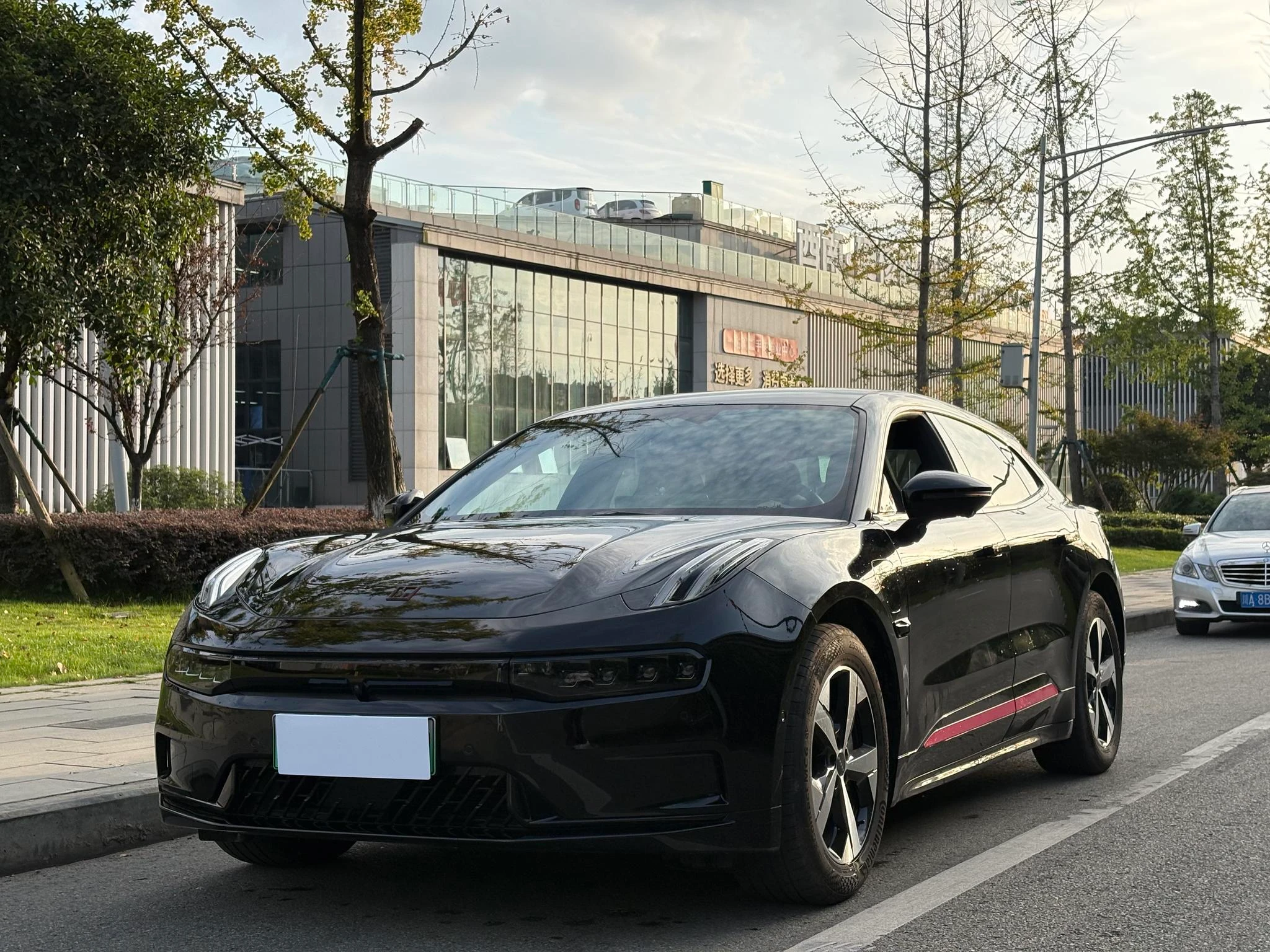 ZEEKR 001
